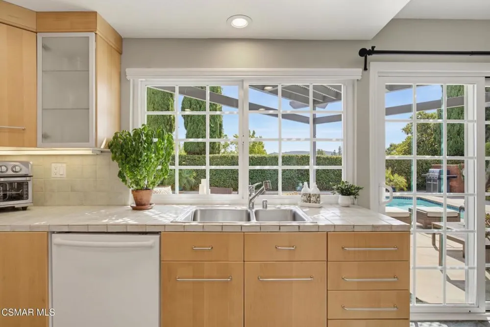 6512 Pinion Street Oak Park, CA 91377