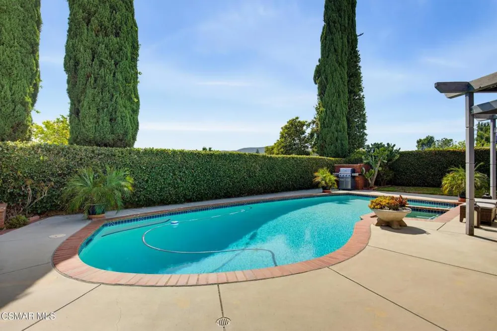 6512 Pinion Street Oak Park, CA 91377