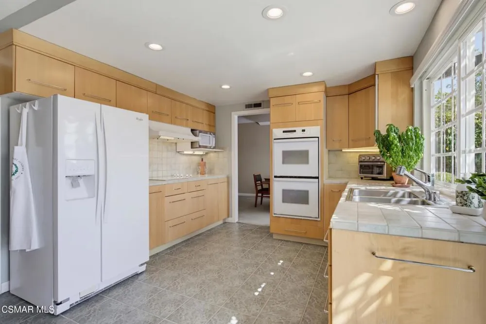 6512 Pinion Street Oak Park, CA 91377