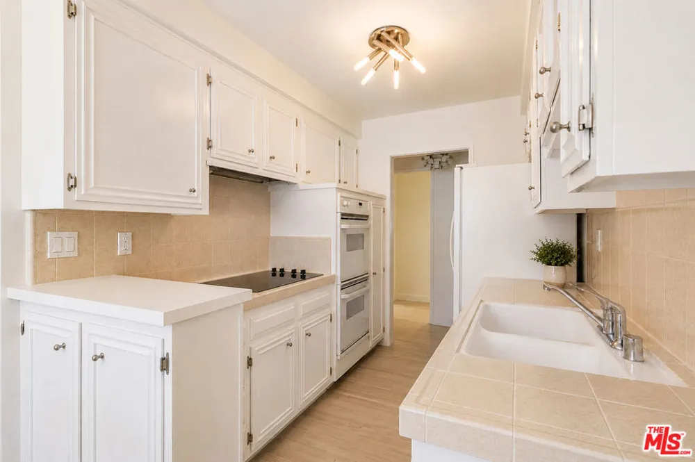 404 San Vicente Boulevard #204 Santa Monica, CA 90402