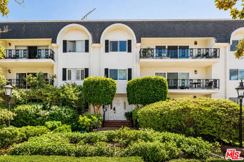 404 San Vicente Boulevard #204 Santa Monica, CA 90402