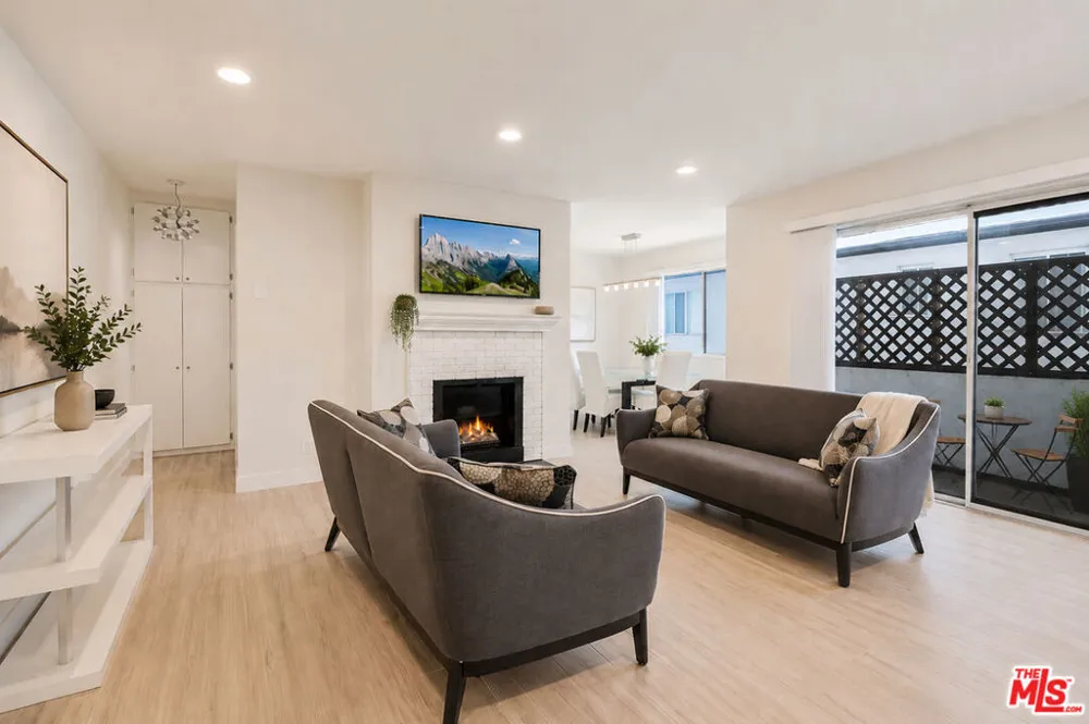 404 San Vicente Boulevard #204 Santa Monica, CA 90402