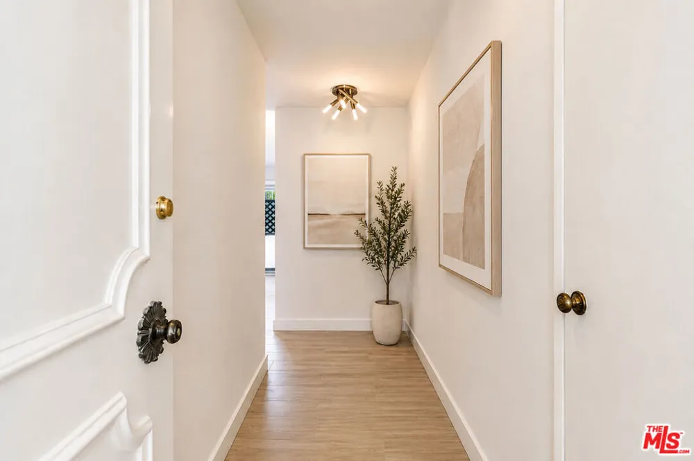 404 San Vicente Boulevard #204 Santa Monica, CA 90402