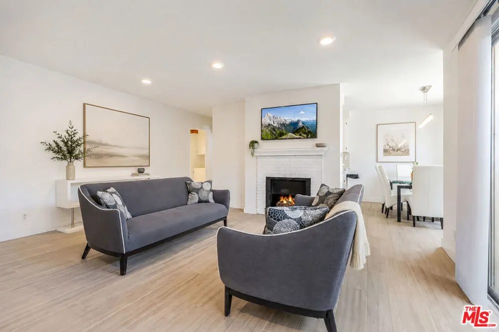 404 San Vicente Boulevard #204 Santa Monica, CA 90402