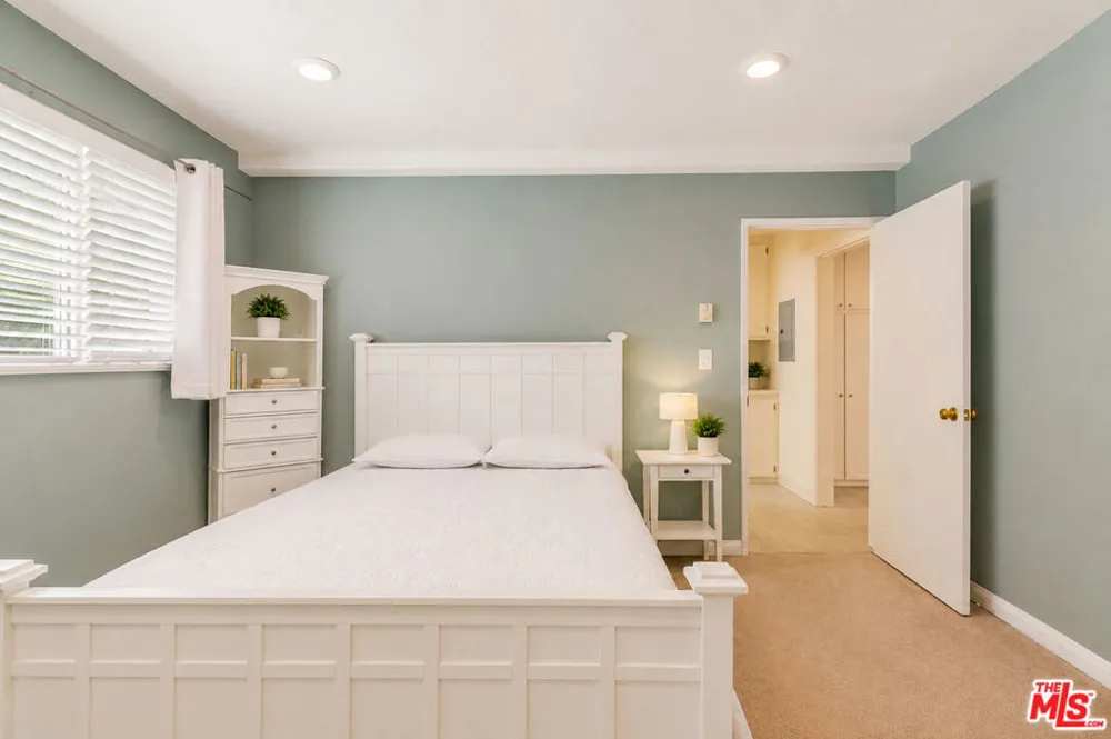 404 San Vicente Boulevard #204 Santa Monica, CA 90402