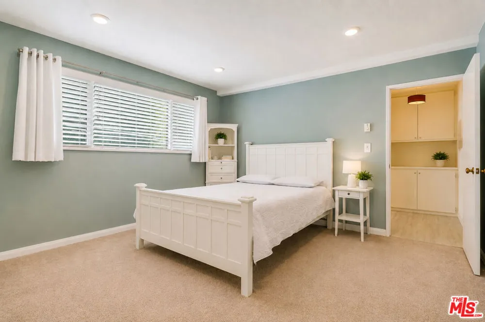 404 San Vicente Boulevard #204 Santa Monica, CA 90402