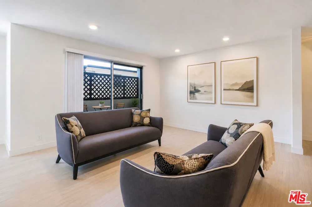 404 San Vicente Boulevard #204 Santa Monica, CA 90402