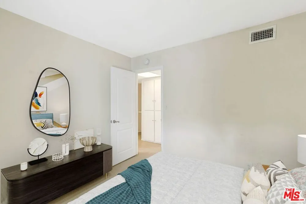 10239 White Oak Avenue #1 Los Angeles, CA 91325