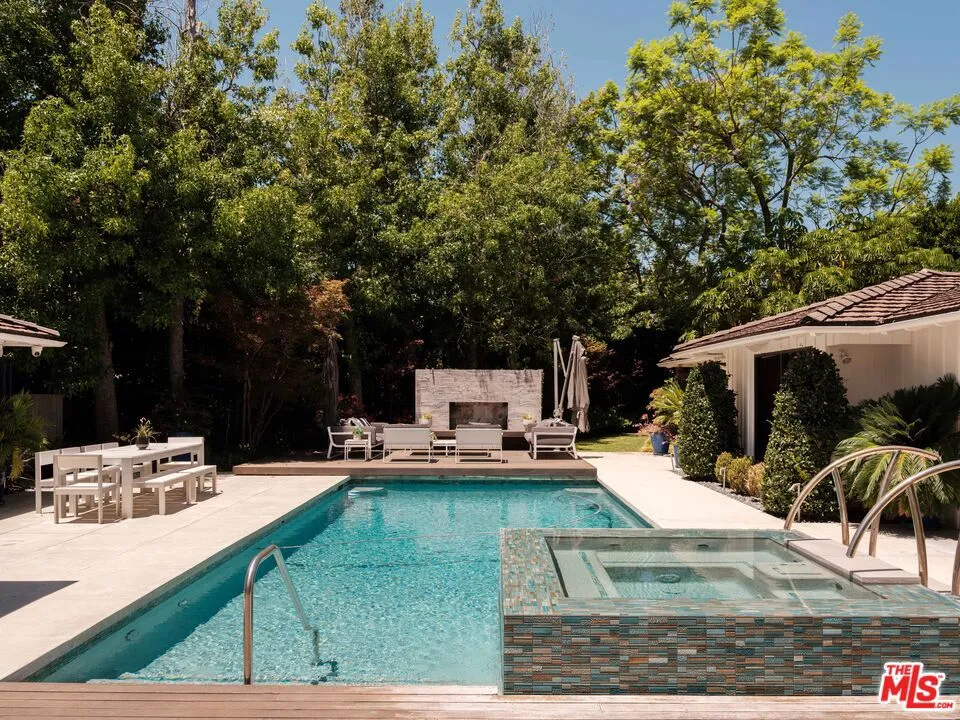 880 Canterbury Road San Marino, CA 91108
