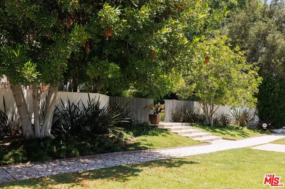 880 Canterbury Road San Marino, CA 91108