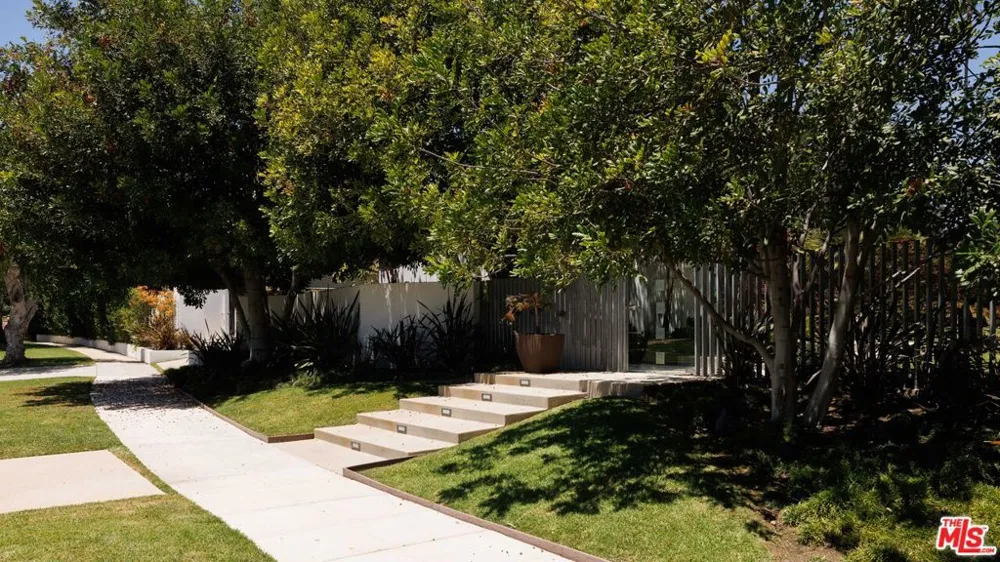880 Canterbury Road San Marino, CA 91108