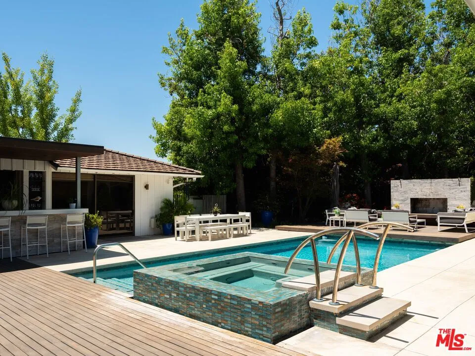 880 Canterbury Road San Marino, CA 91108