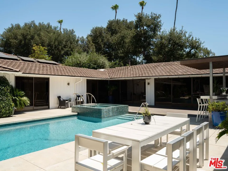 880 Canterbury Road San Marino, CA 91108