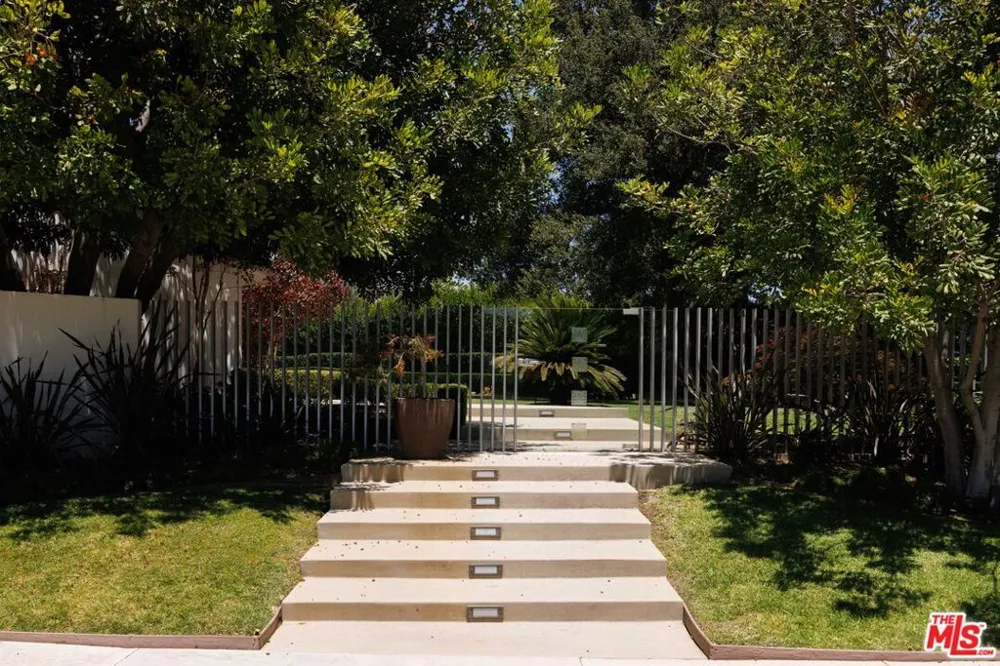 880 Canterbury Road San Marino, CA 91108