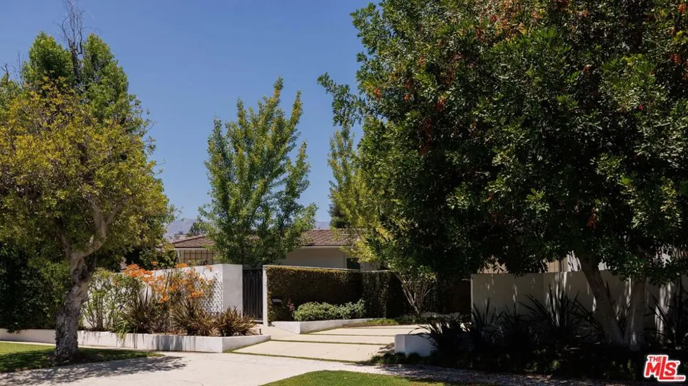 880 Canterbury Road San Marino, CA 91108