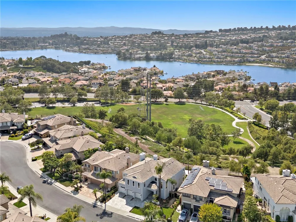 22661 Sweetmeadow Mission Viejo, CA 92692