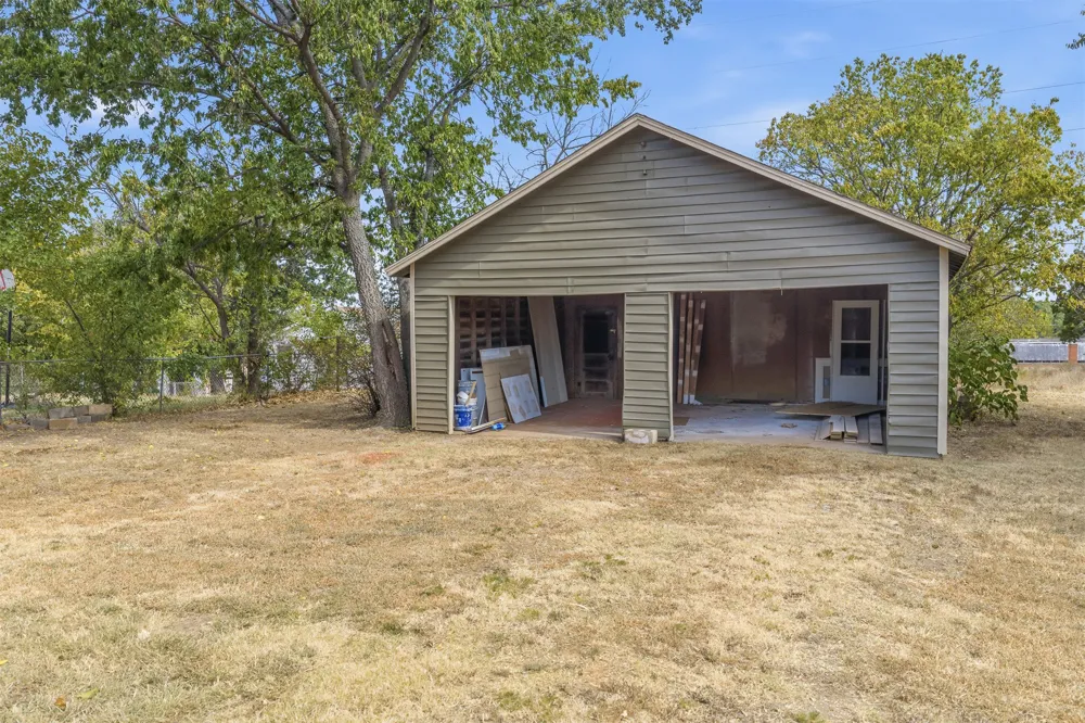 310 Sinclair Street Healdton, OK 73438
