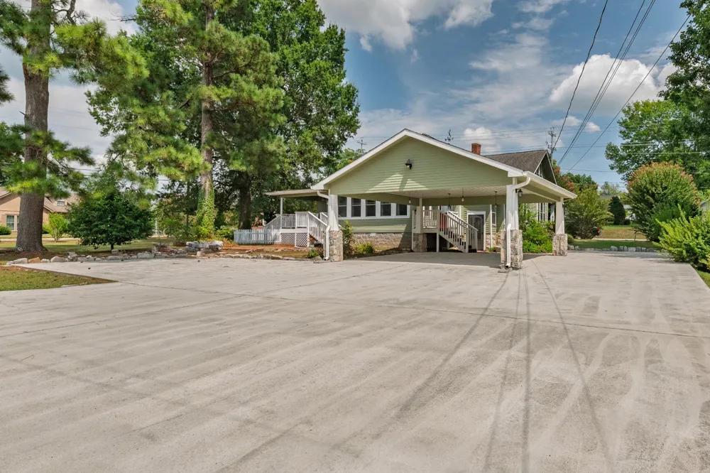 410 1st Ave Fayetteville, TN 37334