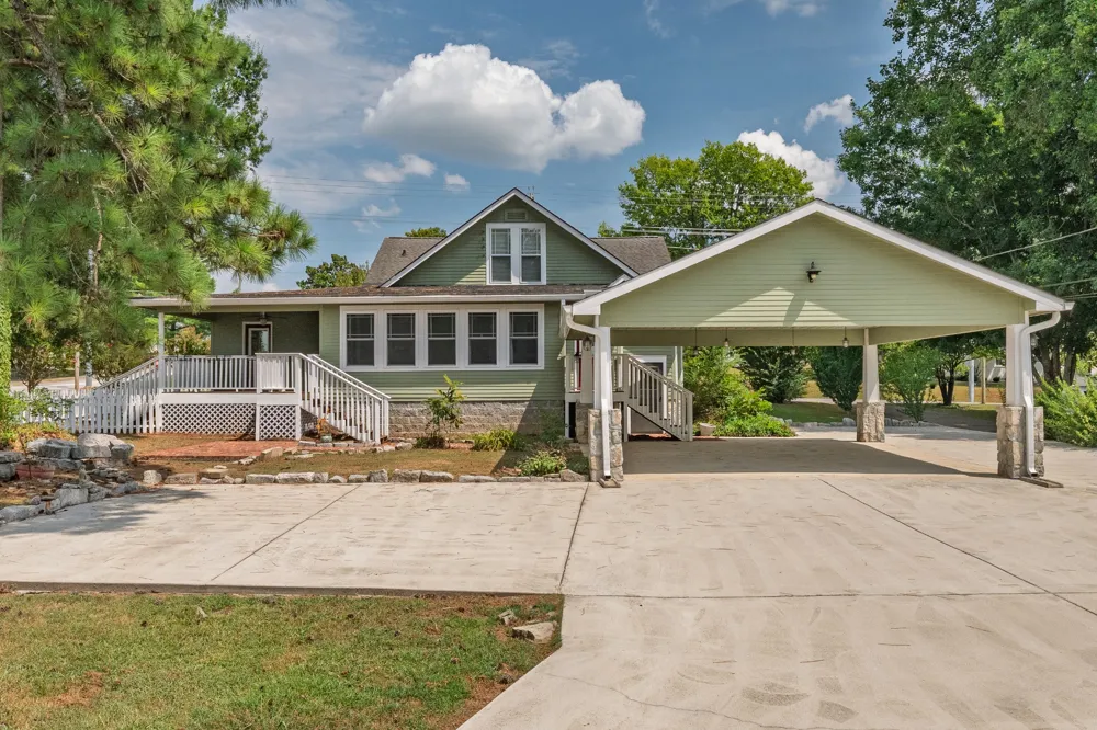 410 1st Ave Fayetteville, TN 37334
