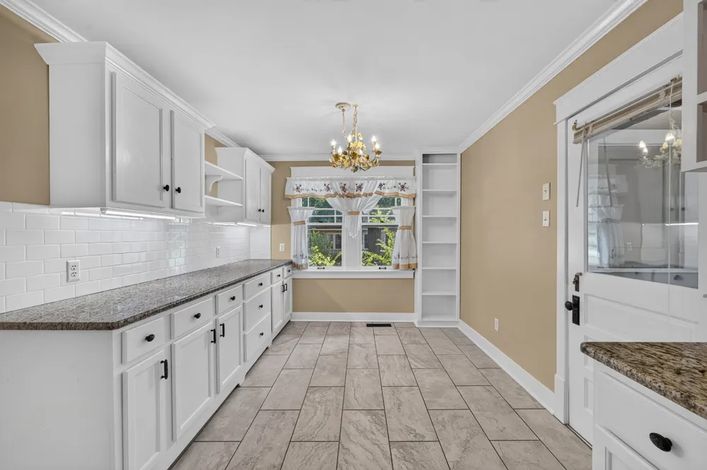 410 1st Ave Fayetteville, TN 37334