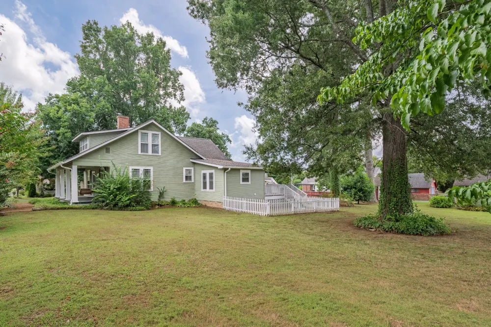 410 1st Ave Fayetteville, TN 37334