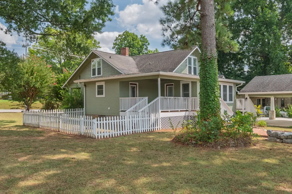 410 1st Ave Fayetteville, TN 37334