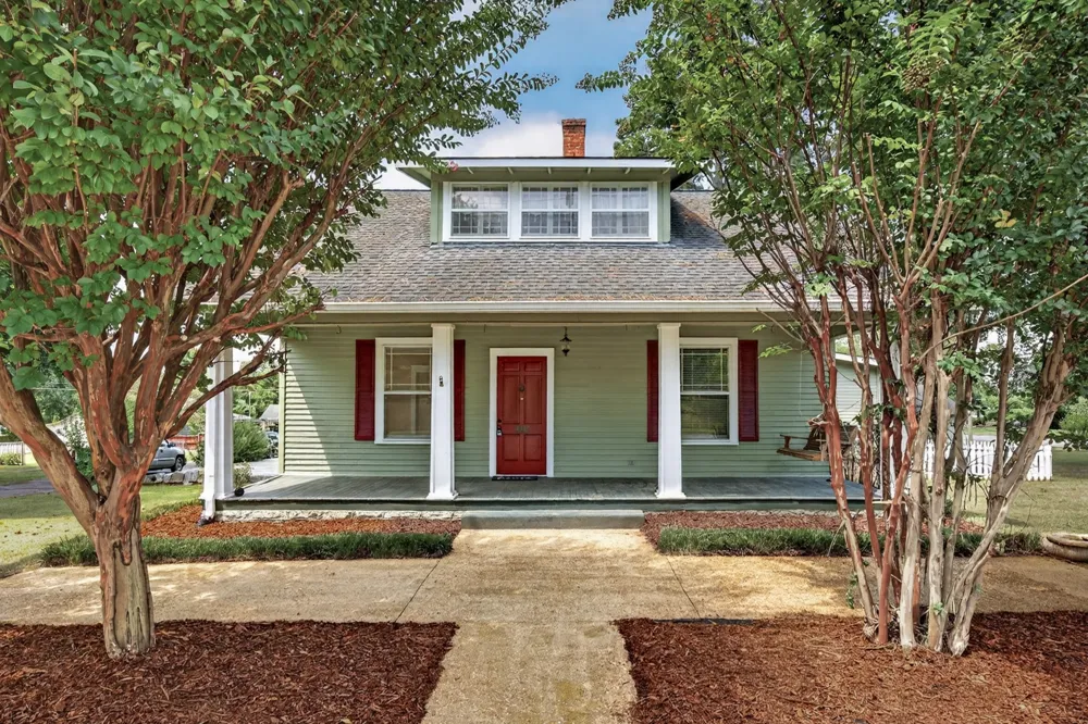 410 1st Ave Fayetteville, TN 37334