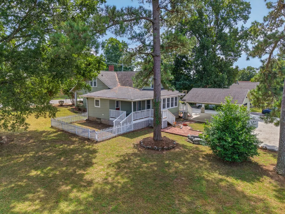 410 1st Ave Fayetteville, TN 37334