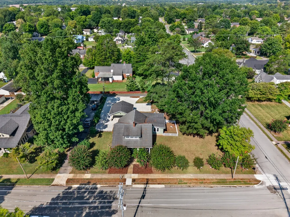 410 1st Ave Fayetteville, TN 37334