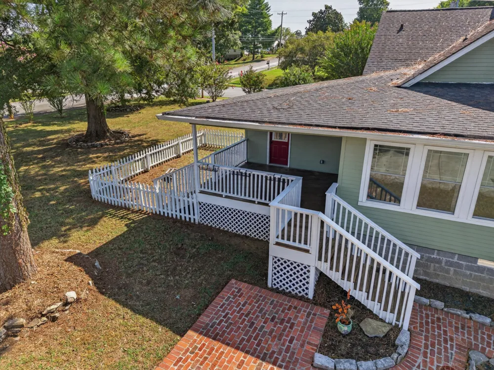 410 1st Ave Fayetteville, TN 37334