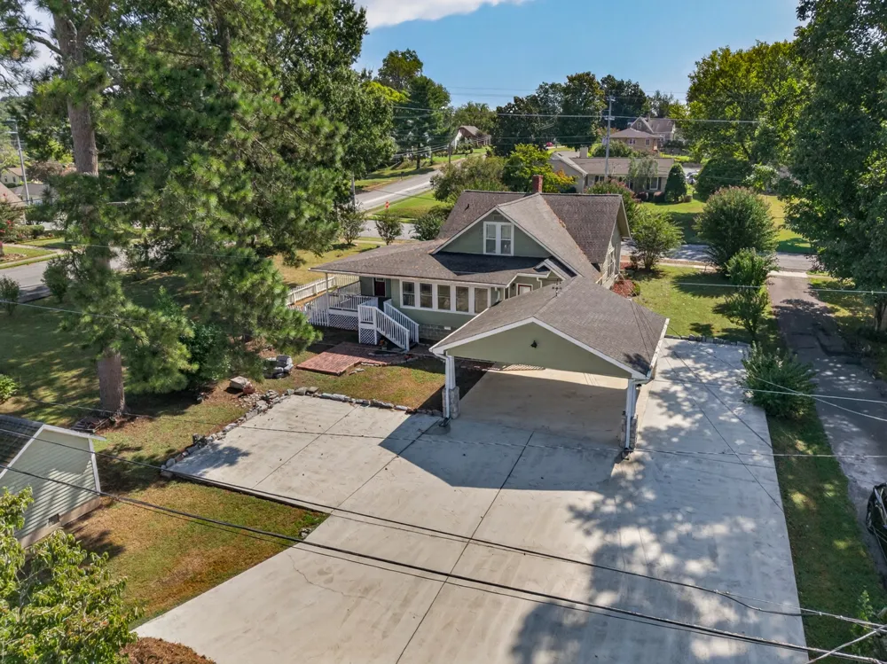 410 1st Ave Fayetteville, TN 37334