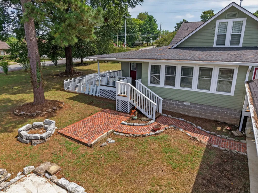 410 1st Ave Fayetteville, TN 37334