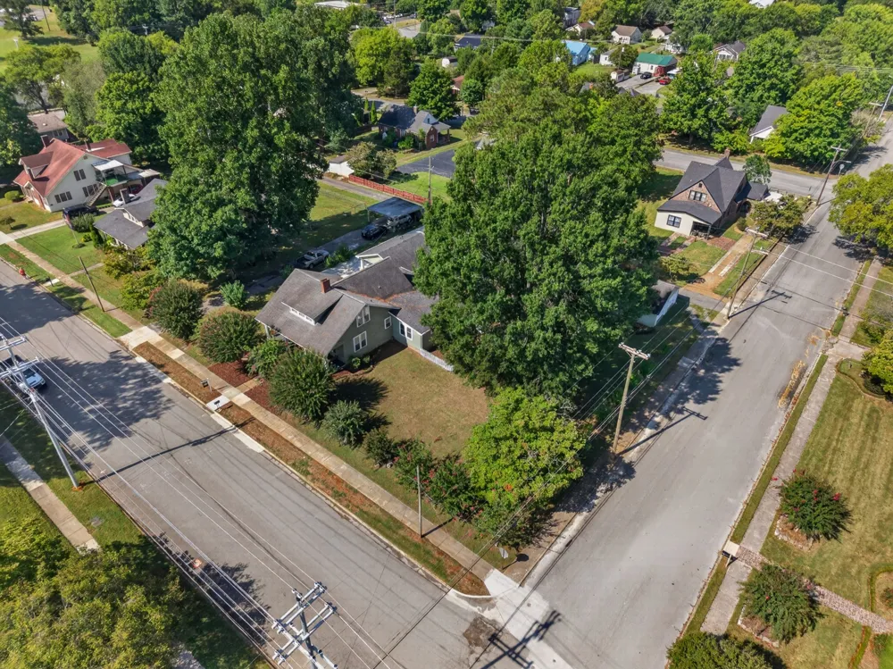 410 1st Ave Fayetteville, TN 37334