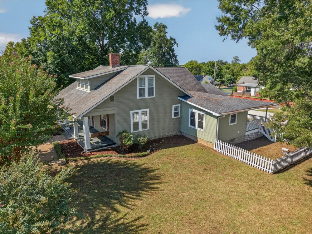 410 1st Ave Fayetteville, TN 37334