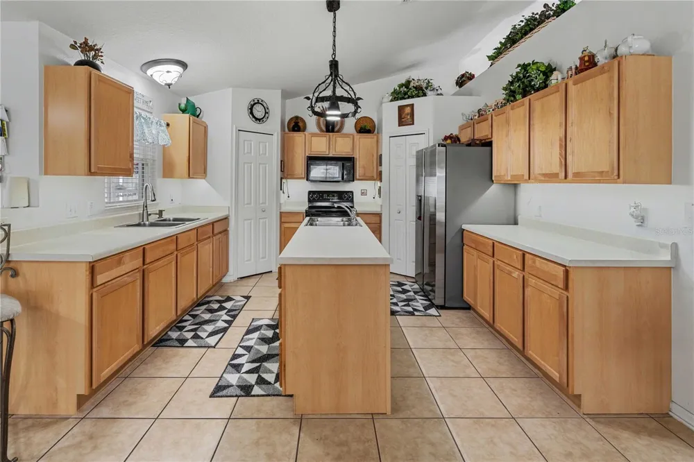 1303 HAWKS NEST AVENUE Groveland, FL 34736