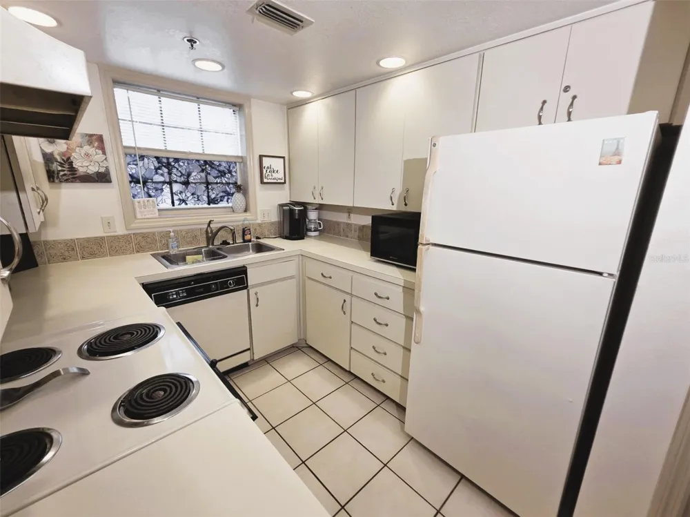 2210 VISTA DEL SOL CIRCLE #502 Lutz, FL 33558