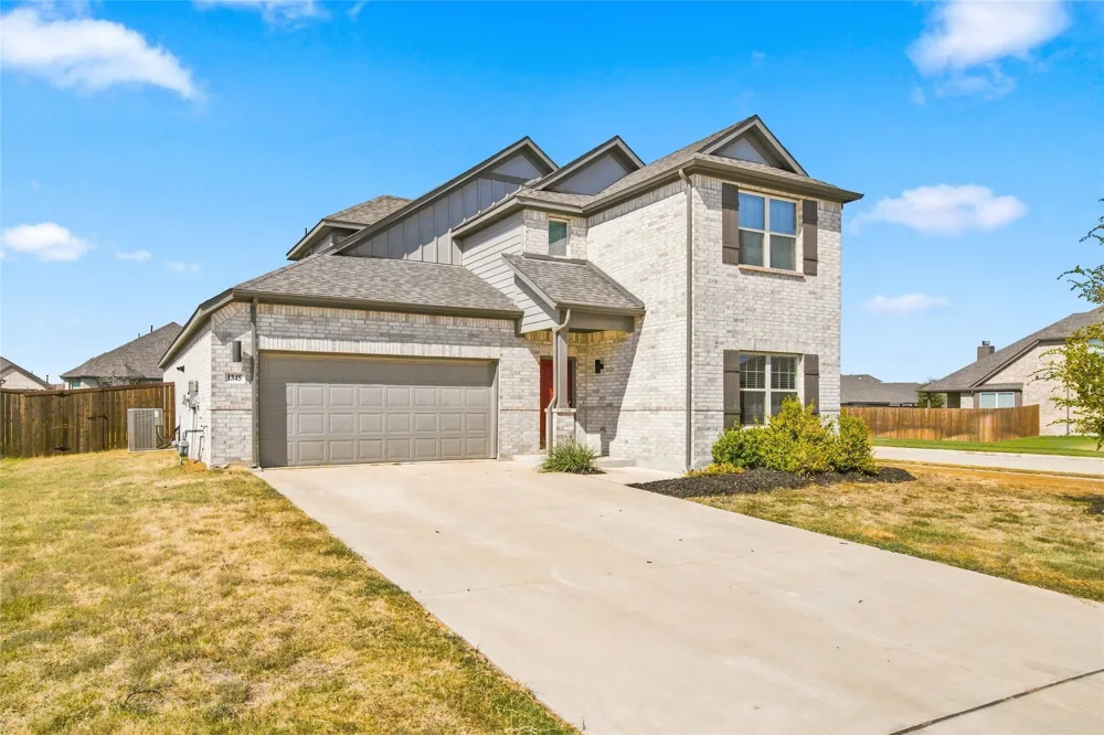 1345 Fox Glen Trail Crowley, TX 76036