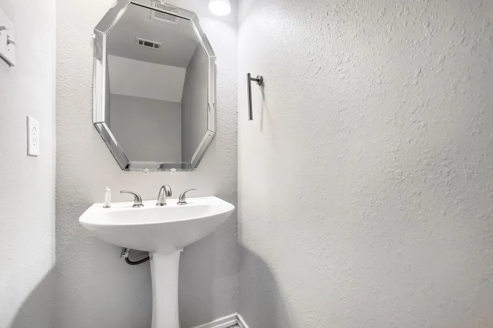 1153 Regal Drive Garland, TX 75040