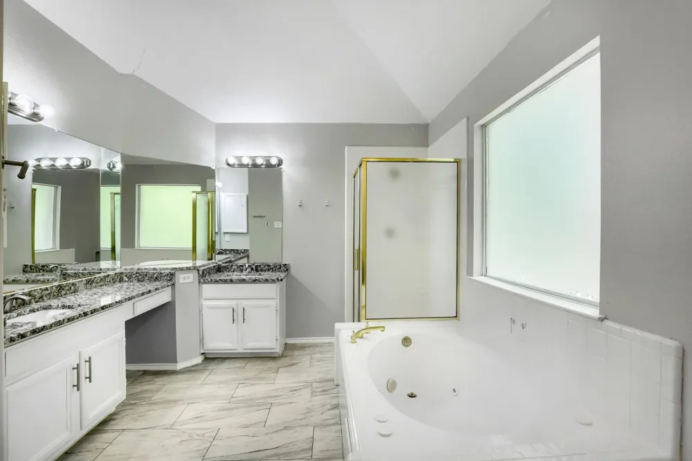 1153 Regal Drive Garland, TX 75040