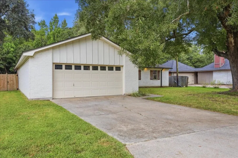 7165 Firethorn Drive Beaumont, TX 77708