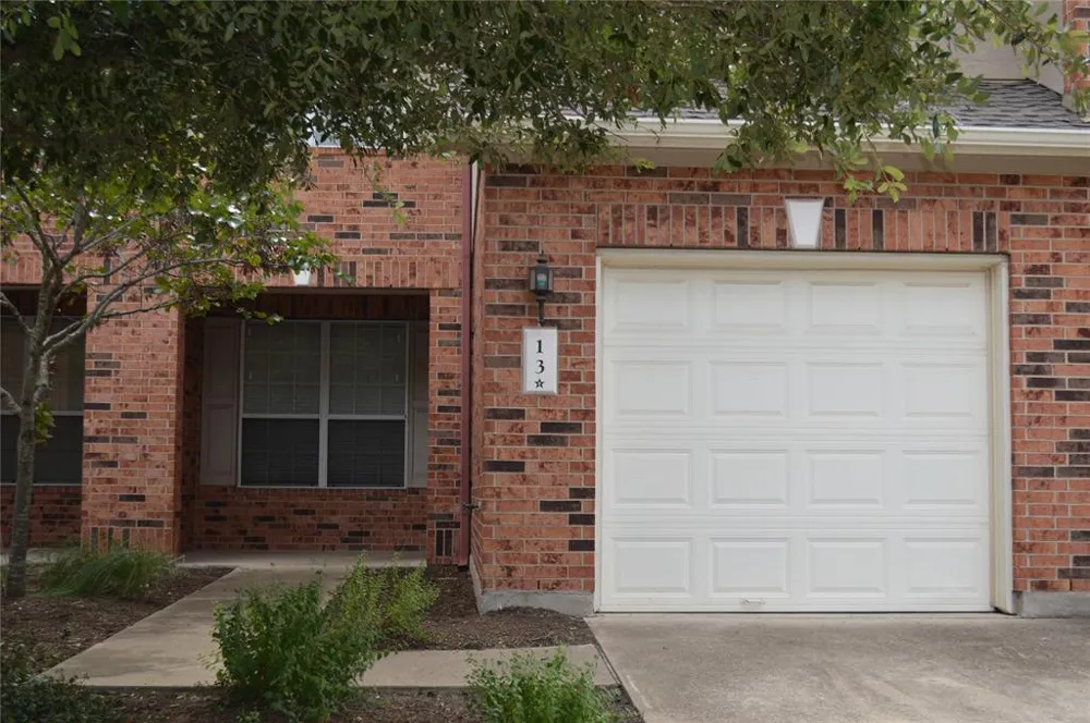 13 Verde Ranch Loop Leander, TX 78641