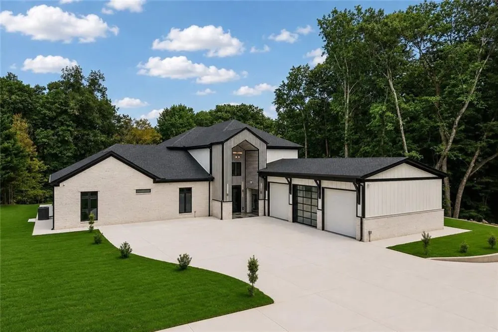1940 E Bay Street Hoschton, GA 30548
