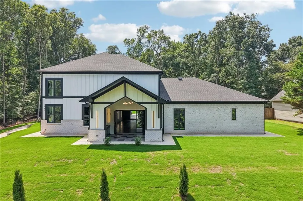 1940 E Bay Street Hoschton, GA 30548