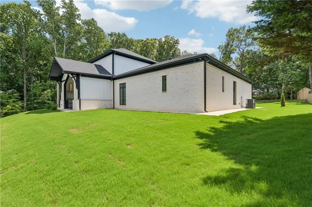 1940 E Bay Street Hoschton, GA 30548