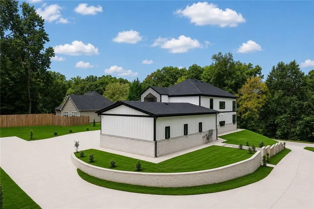 1940 E Bay Street Hoschton, GA 30548