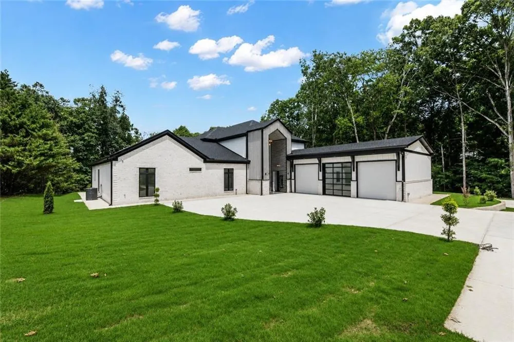 1940 E Bay Street Hoschton, GA 30548