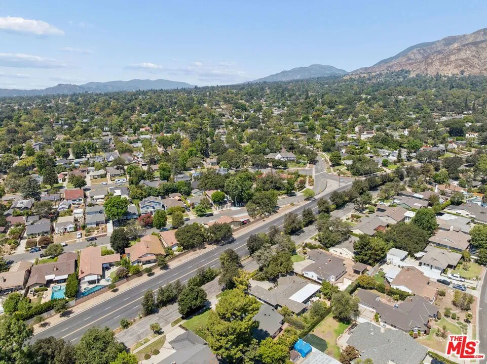 1920 Altadena Drive Pasadena, CA 91107