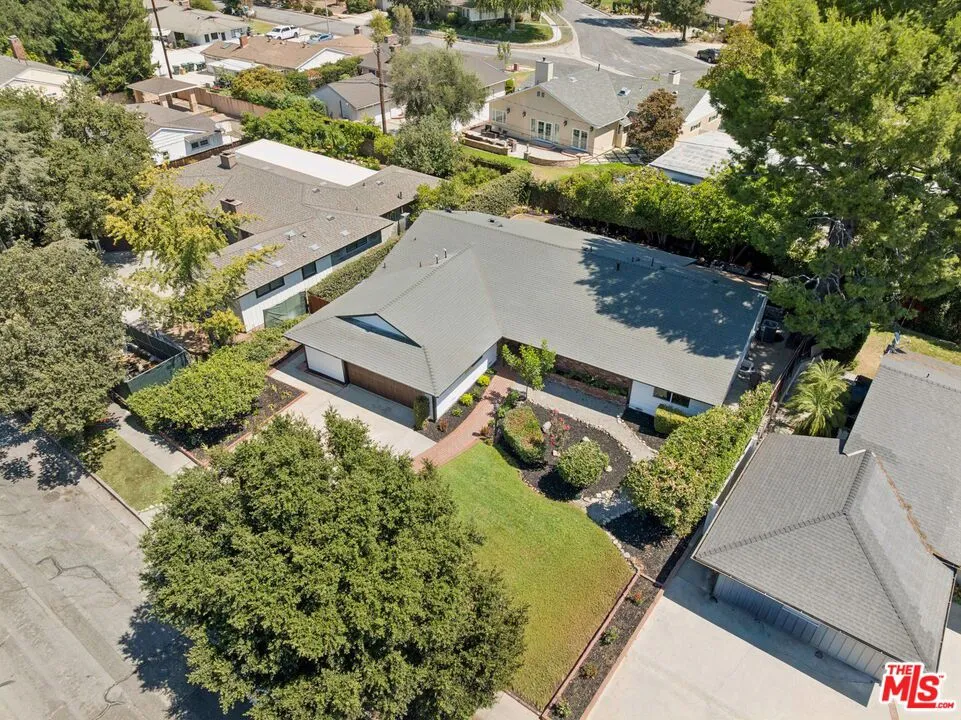 1920 Altadena Drive Pasadena, CA 91107