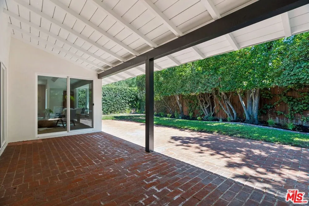 1920 Altadena Drive Pasadena, CA 91107