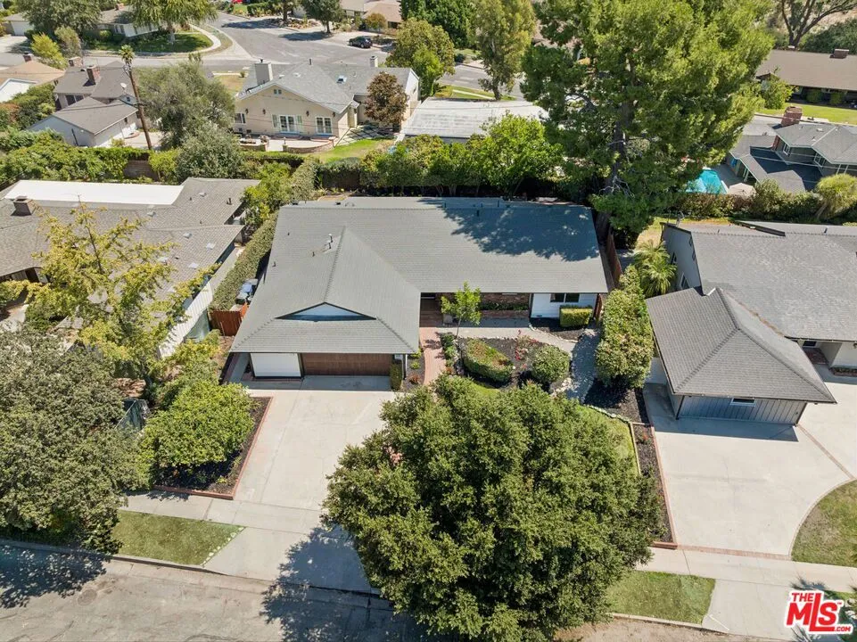 1920 Altadena Drive Pasadena, CA 91107